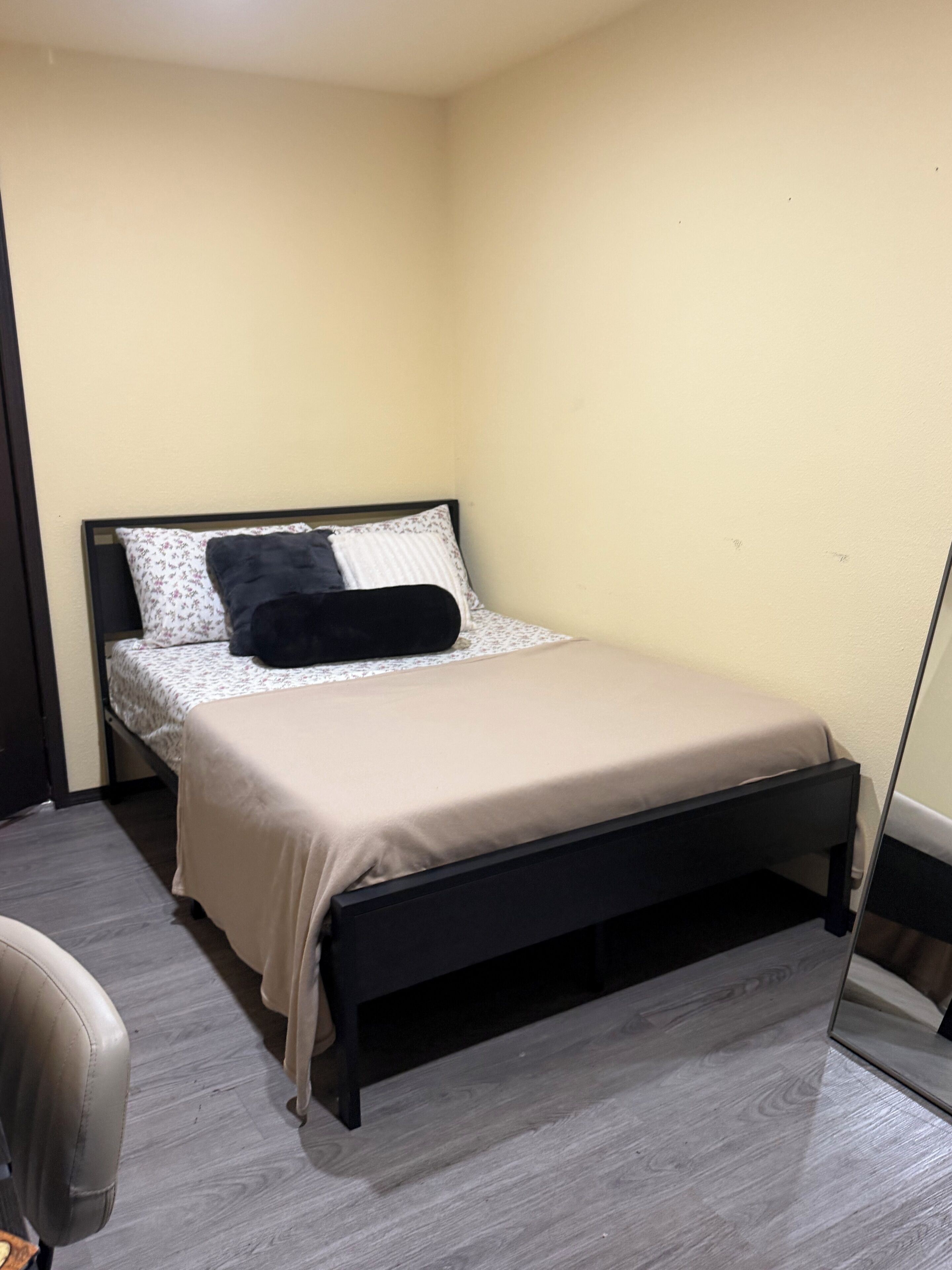 1 bedroom, desk, iron/ironing board, WiFi (free)