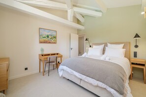 A bedroom with a bed, a desk, and a chair. - Villa Eméa |Pool, gym & pétanque court (Le Puy-Sainte-Réparade)