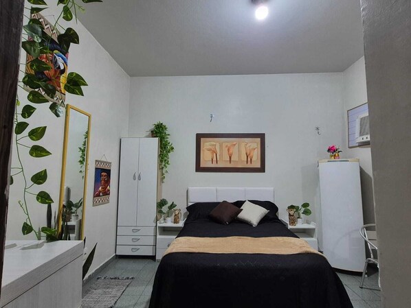 1 bedroom, WiFi (free), bed sheets