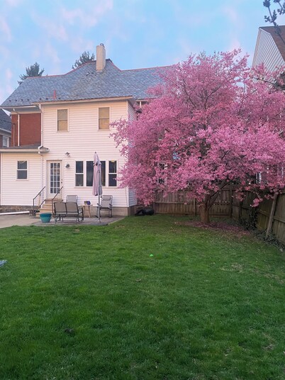 Little League Getaway - Sleeps 10 - Spacious 4-bedroom, mins from stadium