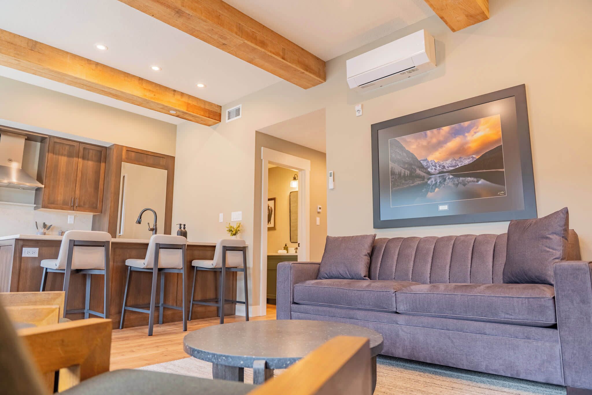 Summit Suite On Main Street | Top-floor Views - Canmore