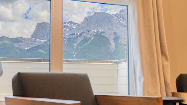 Interior - Summit Suite on Main Street | Top-Floor Views (Canmore)