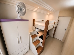 Habitación individual Confort, 1 cama individual, no fumadores, vistas al patio | Escritorio, espacio para trabajar con un portátil, cortinas opacas
