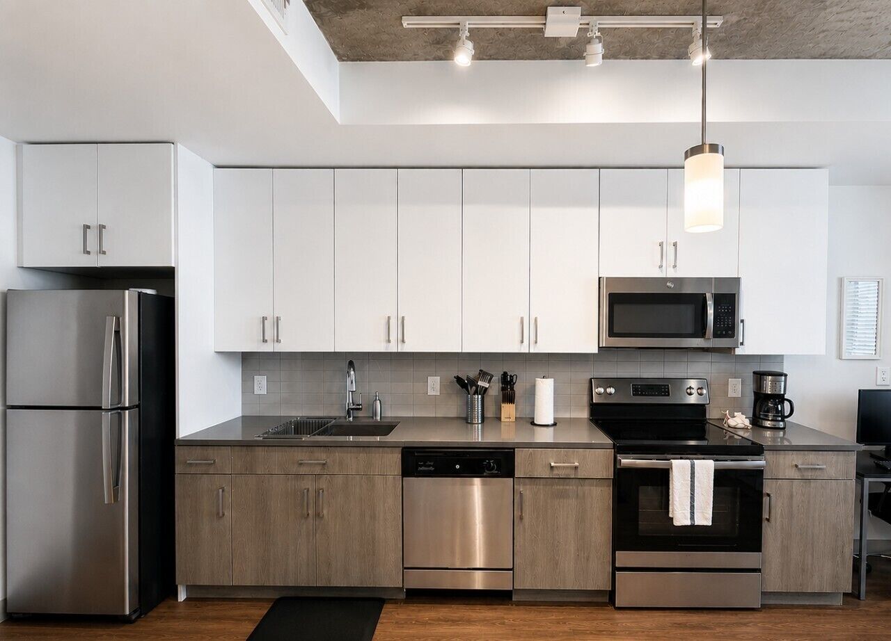 Coffee/tea maker, fridge, microwave, oven