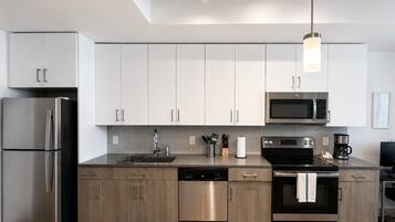 Coffee/tea maker, fridge, microwave, oven