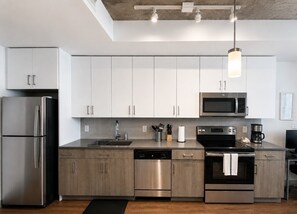 Coffee/tea maker, fridge, microwave, oven - Chic 2BR Near UAB & Dining (Birmingham)