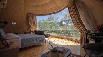 Desk, iron/ironing board, WiFi, bed sheets