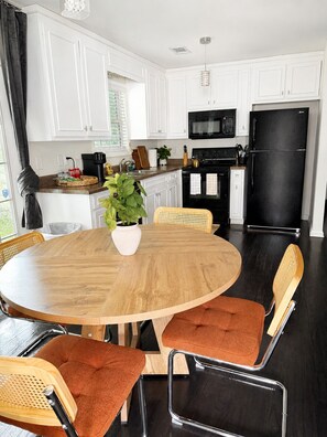 Private kitchen - Preciosa casa de 3 dormitorios en Morrow, GA.
Solo 7,1 millas del aeropuerto. (Morrow)