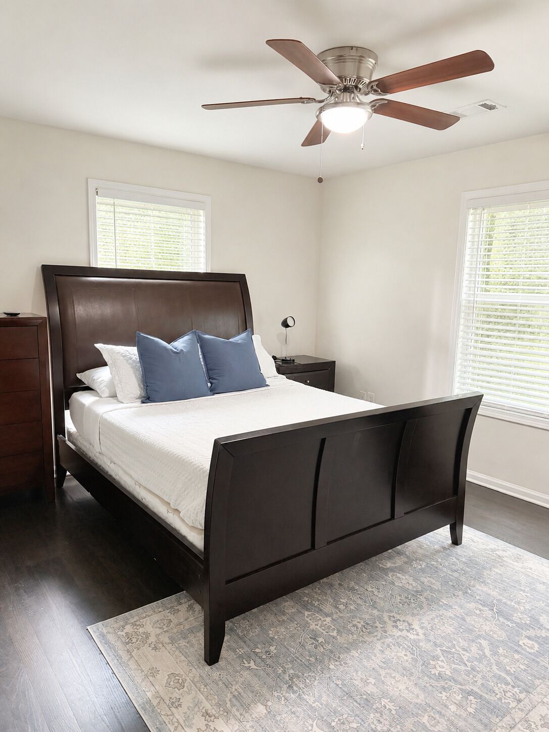 Iron/ironing board, internet, bed sheets