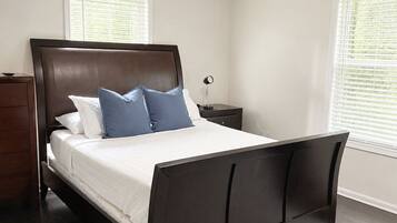 Iron/ironing board, internet, bed sheets