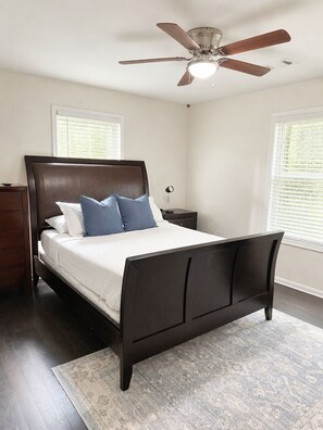 Iron/ironing board, Internet, bed sheets - Preciosa casa de 3 dormitorios en Morrow, GA.
Solo 7,1 millas del aeropuerto. (Morrow)