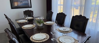 Puyallup Getaway 4BR, Games & Parking for 10 Cars