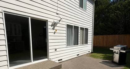 Puyallup Getaway 4BR, Games & Parking for 10 Cars