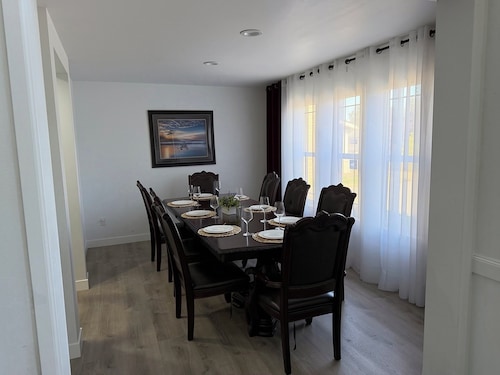 Puyallup Getaway 4BR, Games & Parking for 10 Cars