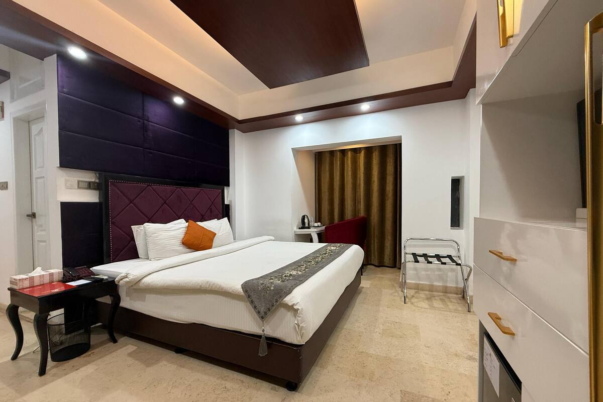 Premium Double Room, Patio | In-room safe, desk, laptop workspace, soundproofing