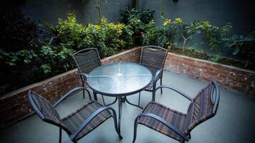 Tempat makan outdoor