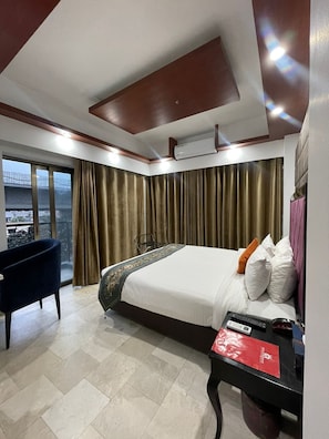 In-room safe, desk, laptop workspace, soundproofing