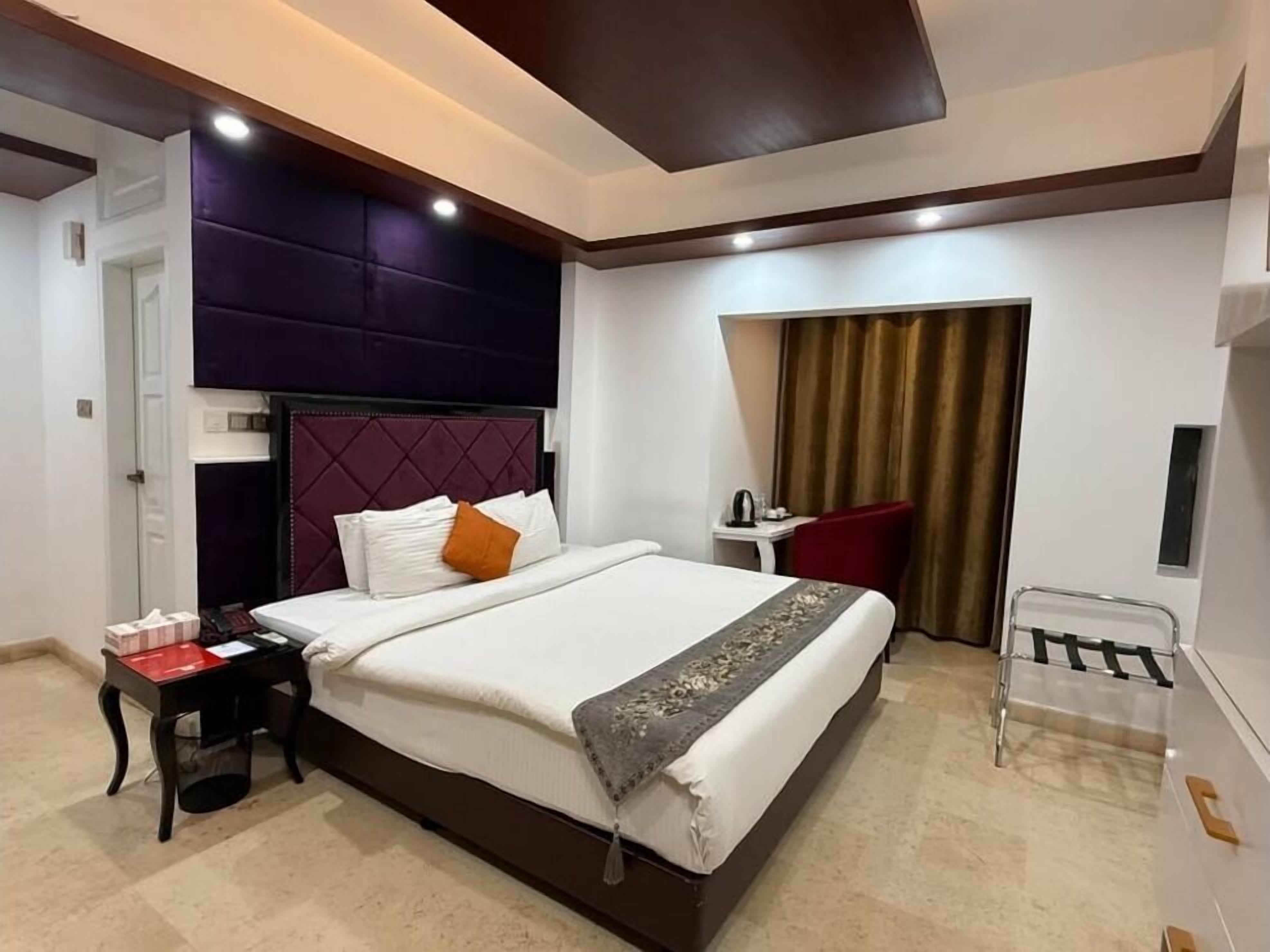 Kamar Double Premium, patio | Brankas, meja kerja, ruang kerja ramah laptop, dan kedap suara