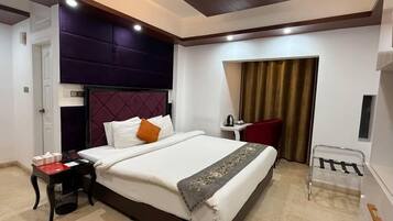 Kamar Double Premium, patio | Brankas, meja kerja, ruang kerja ramah laptop, dan kedap suara