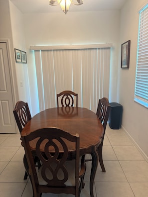 Dining - Cozy 2-bedroom townhome in tranquil Holiday with AC (Holiday)