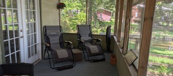 Lakefront Retreat w/ Pool • Patio • Sleeps 7–8 • Fishing & Hunting Retreat