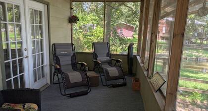 Lakefront Retreat w/ Pool • Patio • Sleeps 7–8 • Fishing & Hunting Retreat