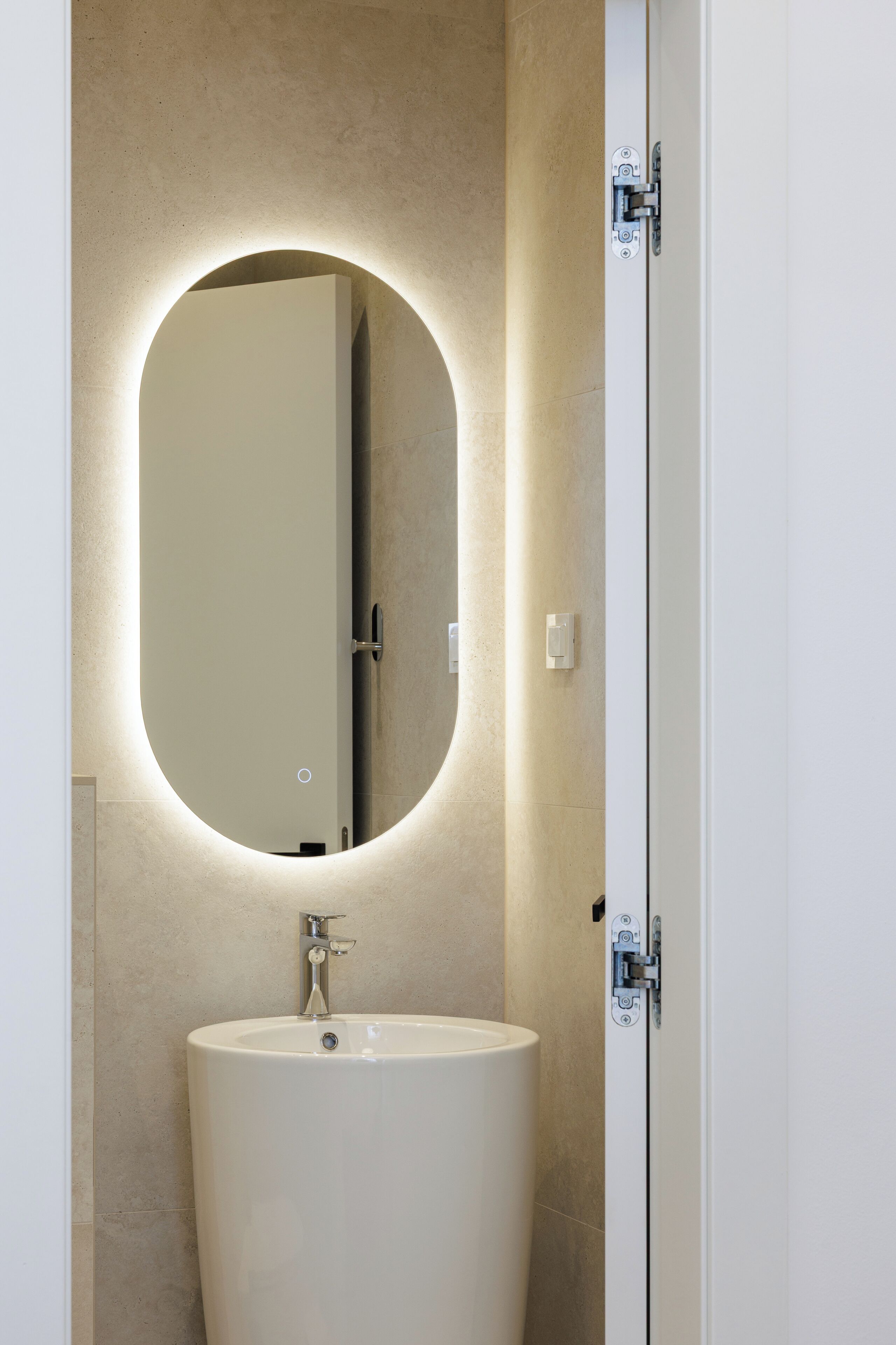 Een douche, een haardroger, handdoeken, zeep