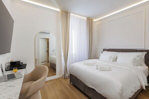 Tabla de planchar con plancha, wifi y ropa de cama 