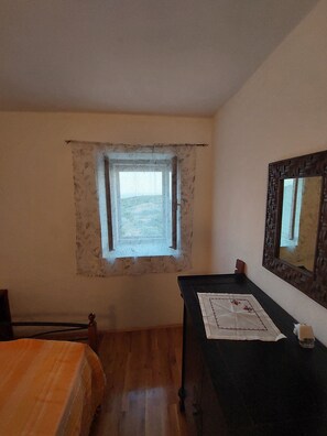 Iron/ironing board, WiFi - Peaceful Stone House in the Heart of Vis Island – Sleeps 6 (Podhumlje)