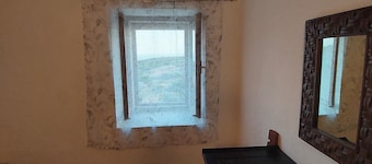 Peaceful Stone House in the Heart of Vis Island – Sleeps 6