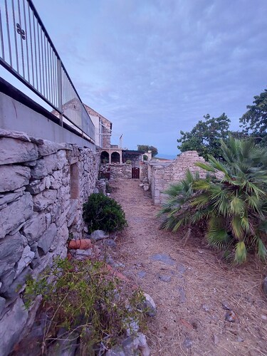Peaceful Two Bedroom Stone House in the Heart of Vis Island 