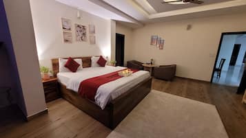 Deluxe Suite, City View | Desk, laptop workspace, iron/ironing board, WiFi (free)