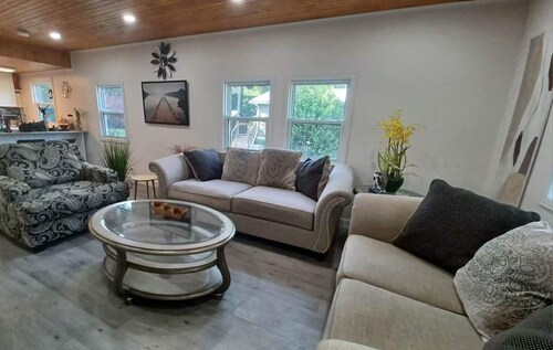 Beautiful 2-bedroom Grand River vacation home