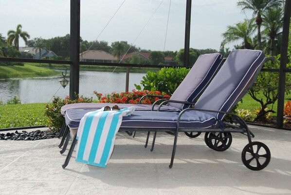 Terrace/patio - Fabulous 3-bedroom house with AC & heated private pool in sunny Naples Florida (Naples)