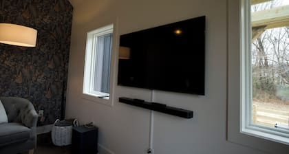 Modern Luxury Cabin, Fireplaces, Hot Tub Paducah