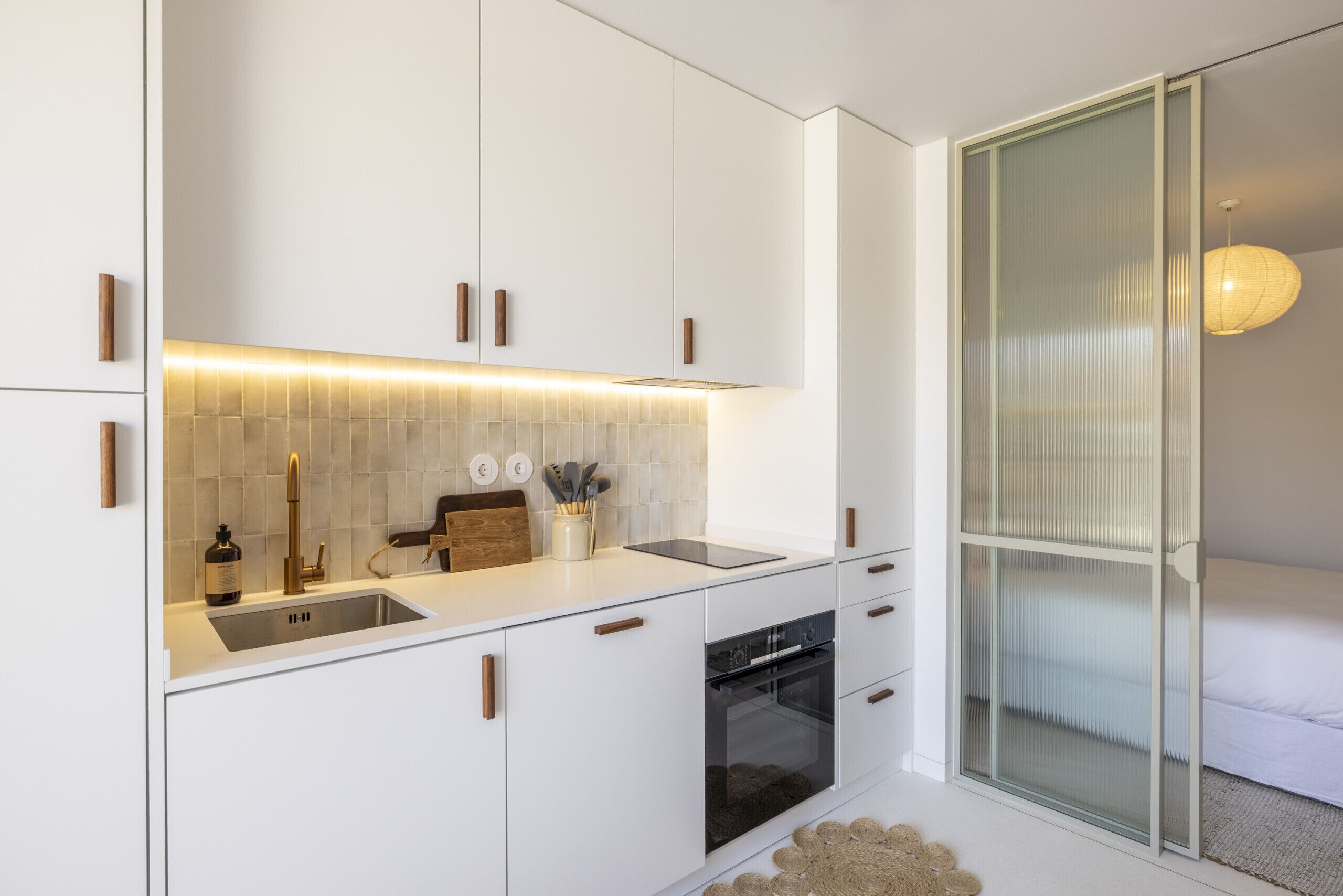 Coffee/tea maker, fridge, oven, dishwasher