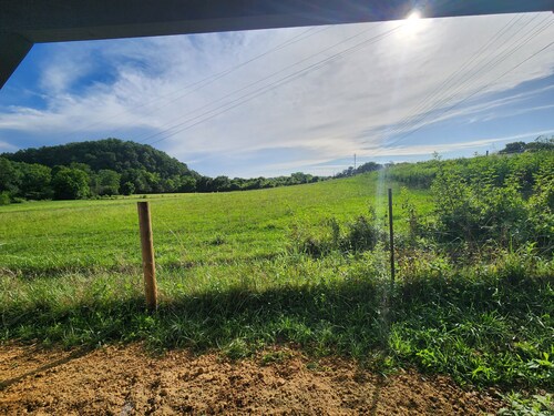 Unique tiny home, close to Smoky Mountains National Park.