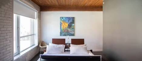2 bedrooms, iron/ironing board, internet, bed sheets