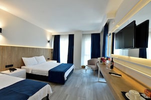 Quarto conforto | Cofres nos quartos, espaço de trabalho para notebook, Wi-Fi de cortesia