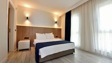 Classic Double Room | In-room safe, laptop workspace, WiFi (free)