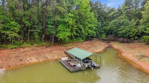 Exterior - Good Water at the Dock, 4BR, Fire Pit, Arcade & Lake Views (Martin)