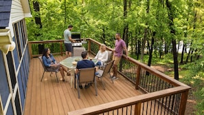 Outdoor dining - Good Water at the Dock, 4BR, Fire Pit, Arcade & Lake Views (Martin)