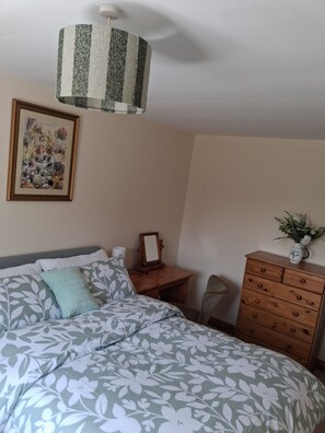 2 Schlafzimmer, Reisekinderbett, WLAN, Bettwäsche