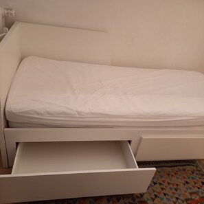 WiFi, bed sheets - Charming studio apartment near Montmartre (Paris)