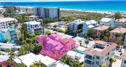 Beach Rd, 300ft to Beach Access & 500ft to Siesta Key Village, 2bdr