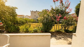 Studio 102 | Garden view