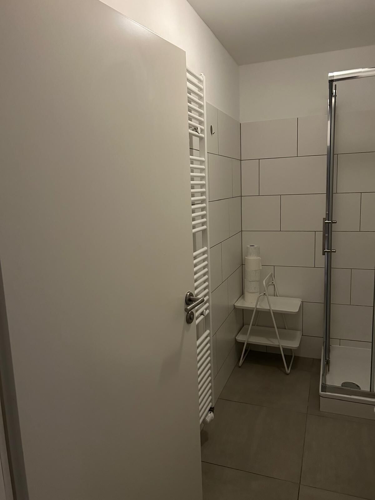 Apartment, 1 Schlafzimmer, Küche, Blick auf den Innenhof | Badezimmer | Hausschuhe