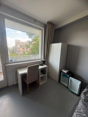 Condo, 1 Bedroom, Balcony, City View | Bahagian dalam