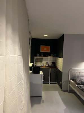 Condo, 1 Bedroom, Kitchen, Courtyard View | Bahagian dalam