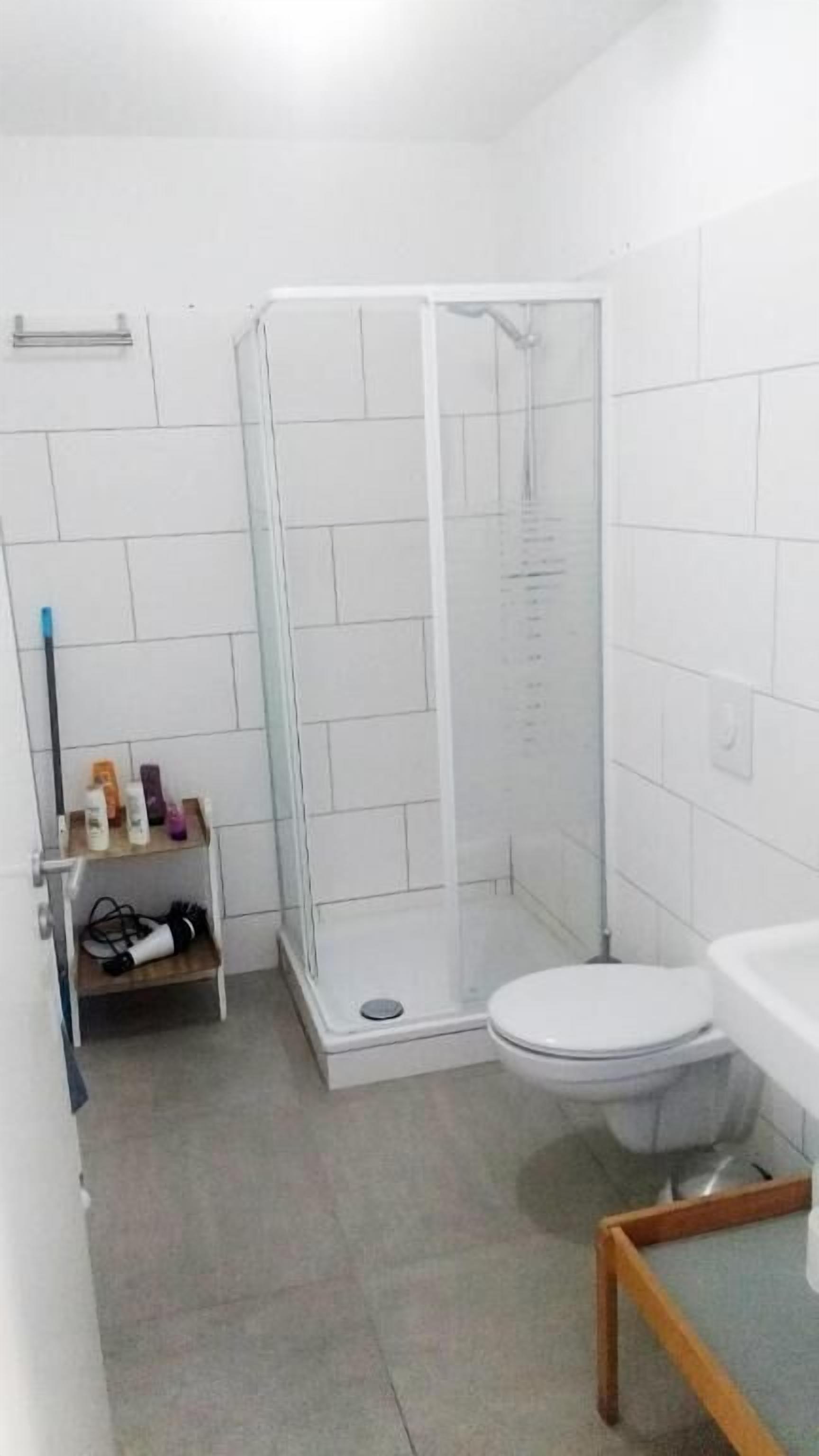 Apartment, 1 Schlafzimmer, Küche, Blick auf den Innenhof | Badezimmer | Hausschuhe